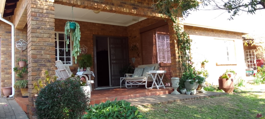 3 Bedroom Property for Sale in Safari Gardens North West